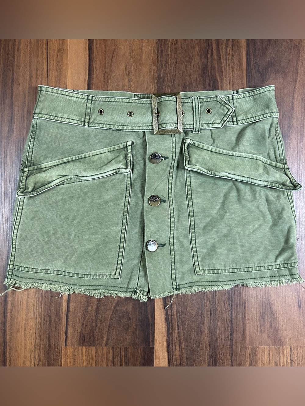 Free People Olive Green hangin’ on tight cargo mini skirt.